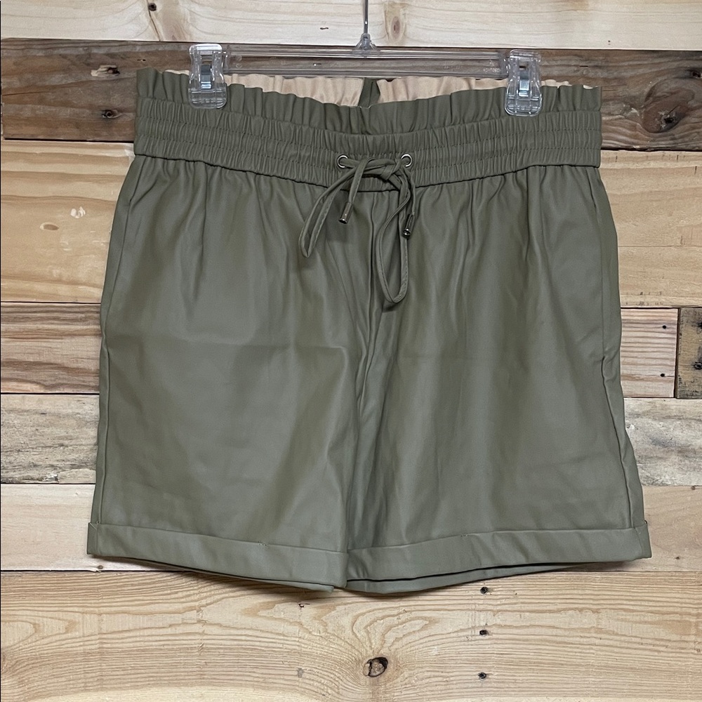 Zenana Outfitters size XL High Waist Olive Green Pleather Shorts with Pockets